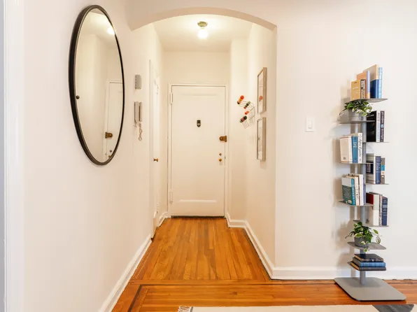 310 West 55th Street image 14 of 16