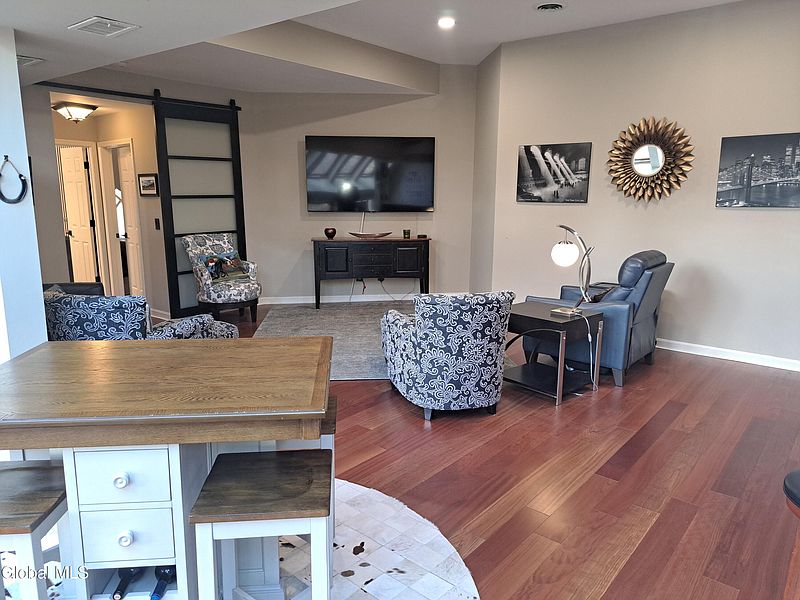 4th image of 106 Spring St Street #8