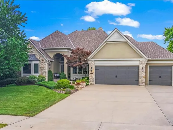 15208 Ironhorse Cir, Leawood, KS 66224