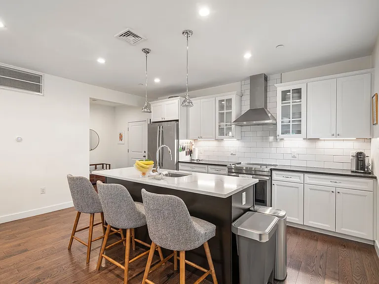 213 E Eagle St #3 — Photo 8
