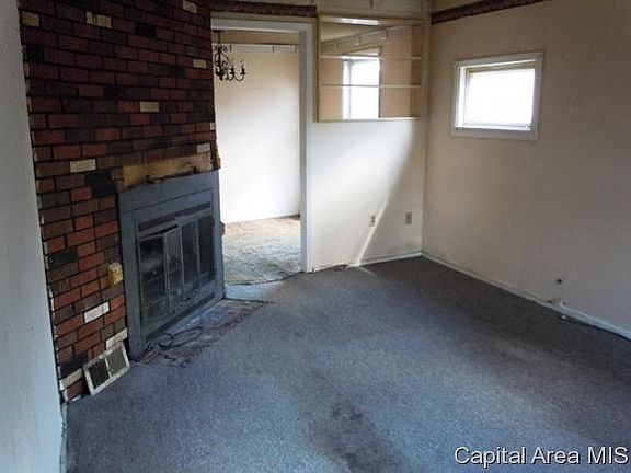 5th image of 1595 Bateman St