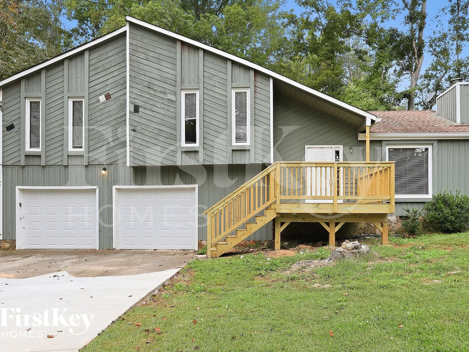 4 bed, 2.0 bath, 1900 sqft, $2,115 — Photo 2