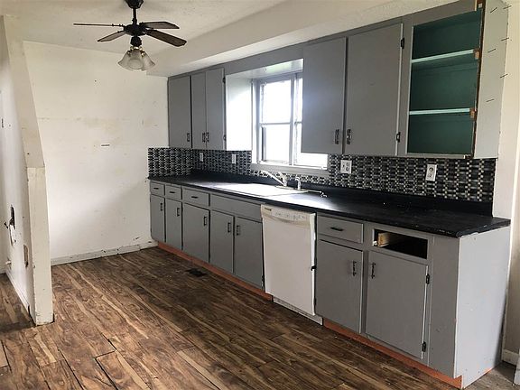 3rd image of 613 E 5th St