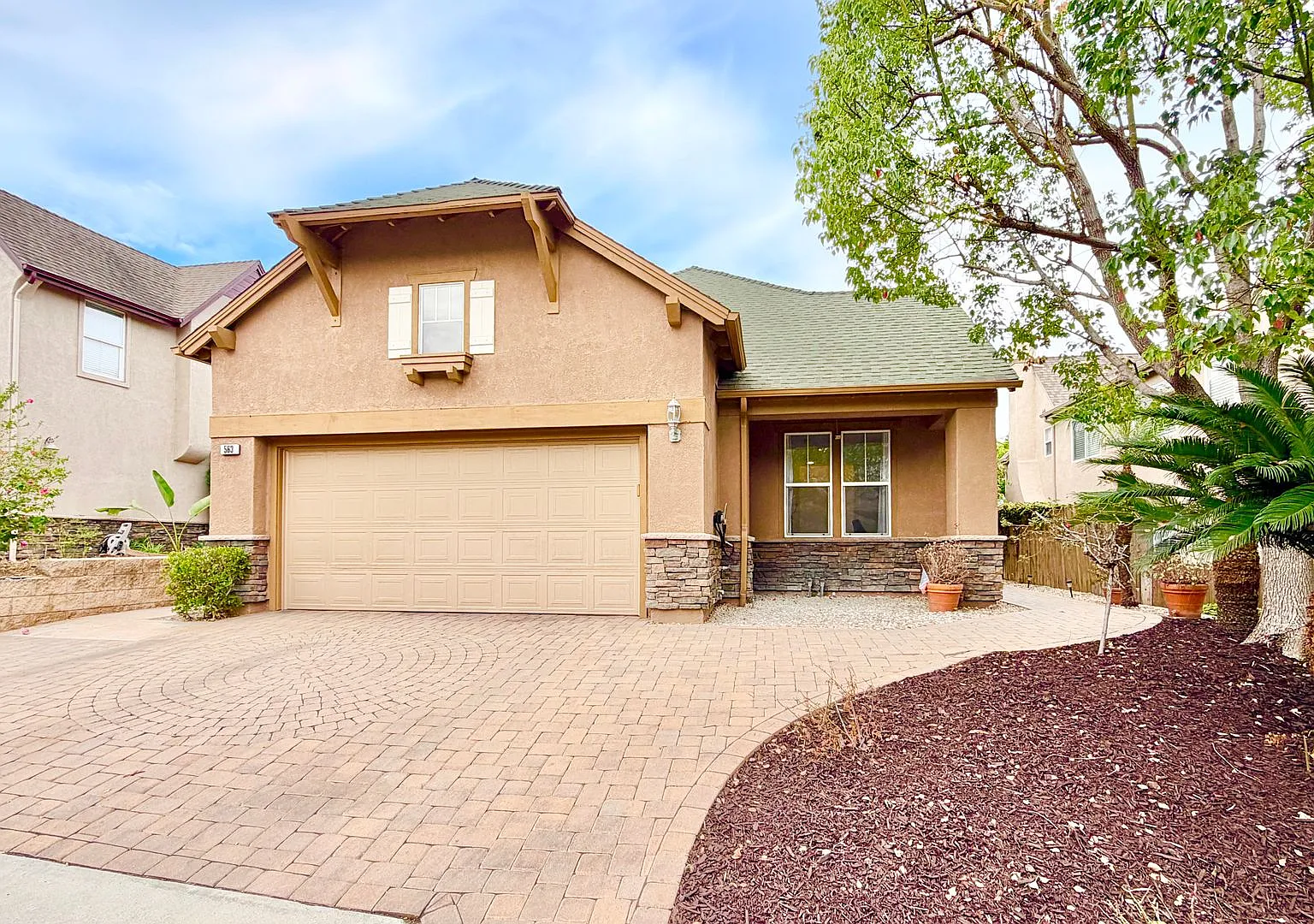 Beautiful Home in the Wonderful, Private, & Gated Poets Square HOA Community of Fallbrook! — Photo 1