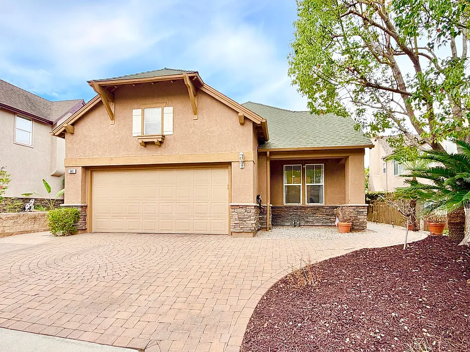 563 Poets Sq