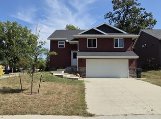3714 Lawrence St NE, Cedar Rapids, IA 52402