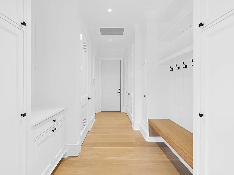 25 Fresh Pond Rd — Photo 14
