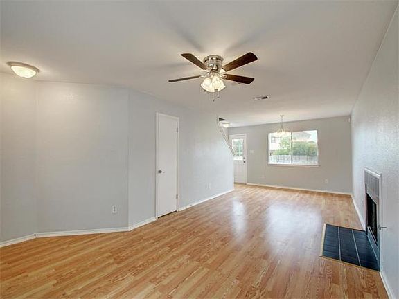 3rd image of 412 Country Aire Dr