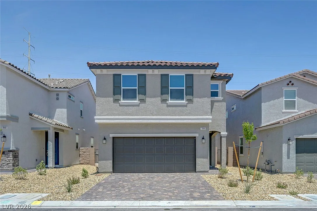 4 bed, 2.5 bath, 2079 sqft, $2,400 — Photo 1