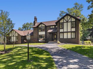 2562 Blueberry Ln, Ann Arbor, MI 48103