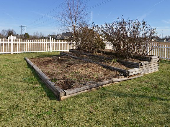 2nd image of 661 Broadmoor Ct