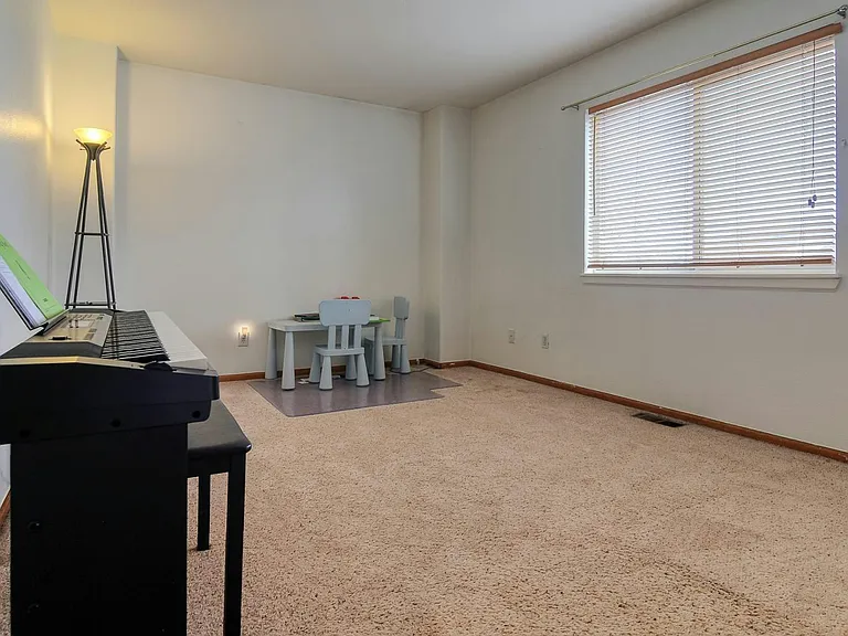 16279 Hedgeway Dr — Photo 20