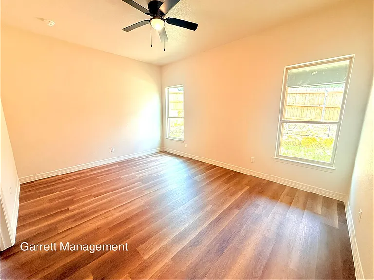 207 N Ridge St — Photo 7