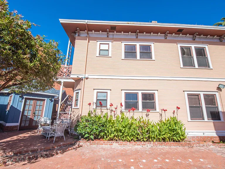 218 Ash St #218 — Photo 8