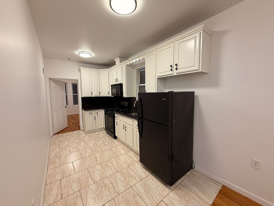 1st image of 41 Clarke Ave #17E