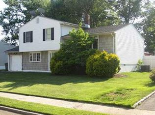 12 McGinnis Rd, Edison, NJ 08817