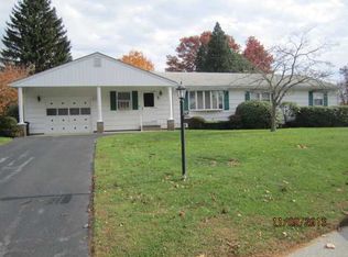 6 Laurel Ln, West Warwick, RI 02893