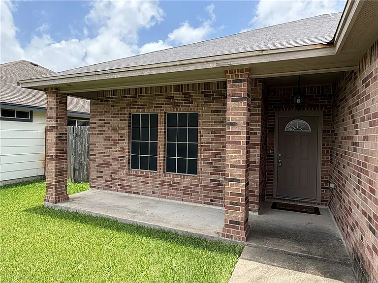 6905 Aaron Dr — Photo 2