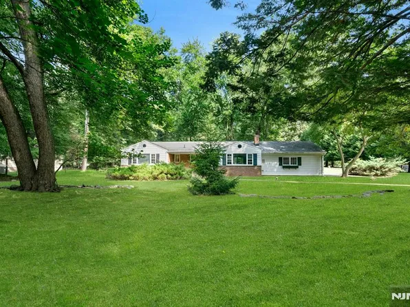 15 Pinehill Drive, Upper Saddle River, NJ 07458