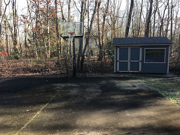 Private BB court & Shed