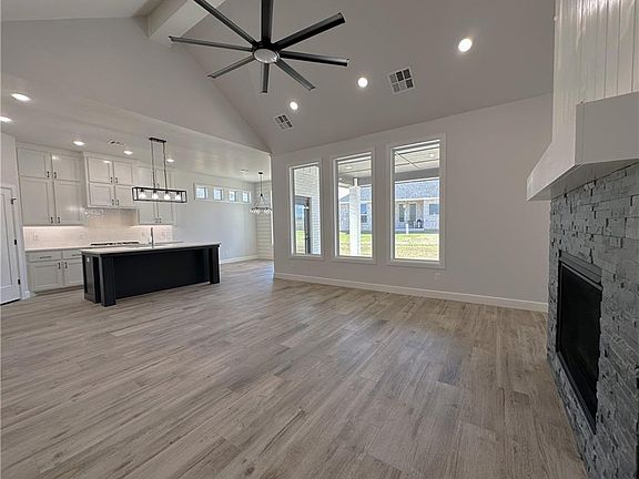 4th image of 8117 NW 151st Cir