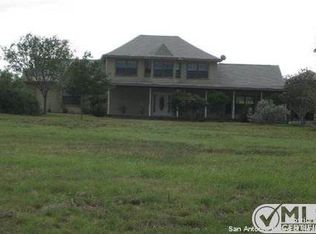 1621 County Road 664, Devine, TX 78016