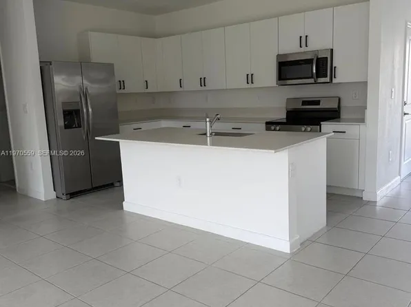 2638 SE 9th St, Homestead, FL 33035