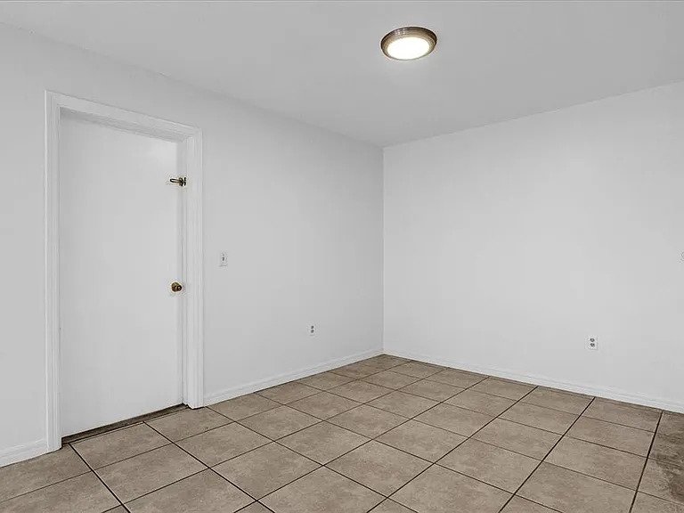 5214 Kempston Dr — Photo 6