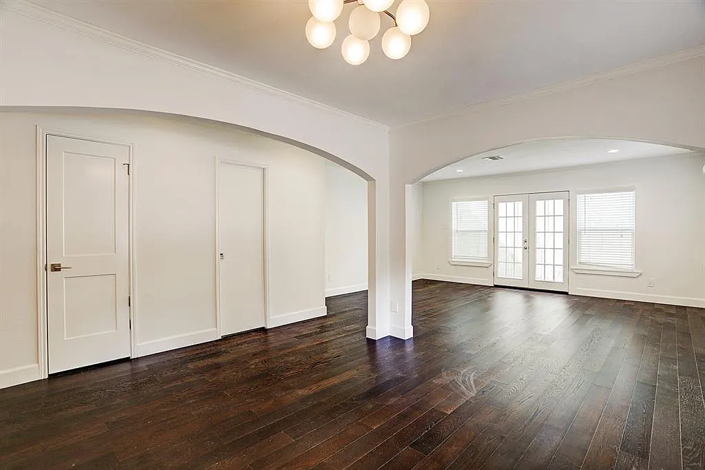 2 bed, 2.5 bath, 1350 sqft, $2,400 — Photo 3