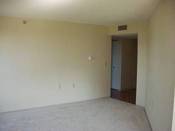 4th image of 6615 Lake Shore Dr #416