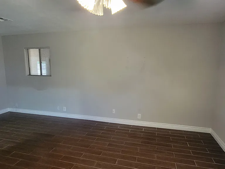1421 S 108th Ave — Photo 5