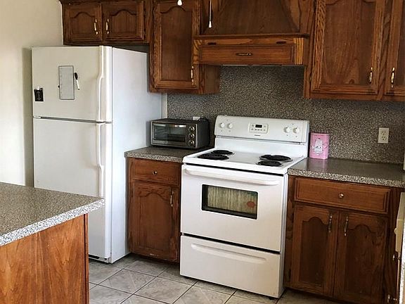 4th image of 2607 Charleston Ln