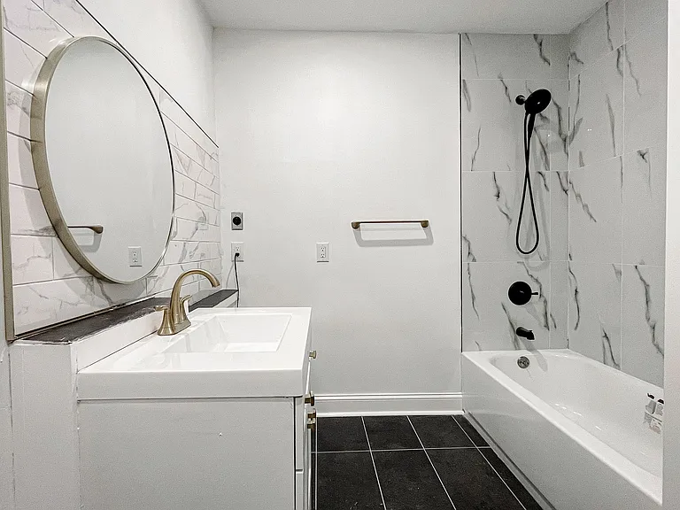 208 Warren St — Photo 11