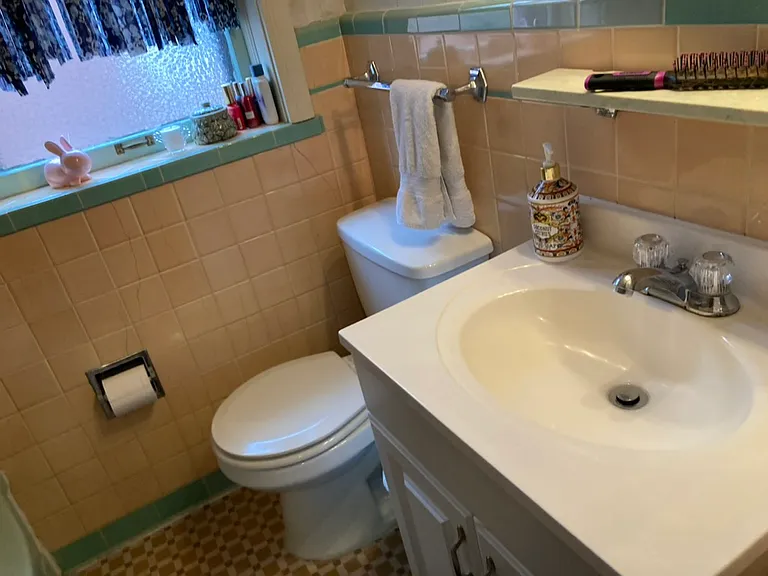 6364A Bancroft Ave #64A — Photo 4