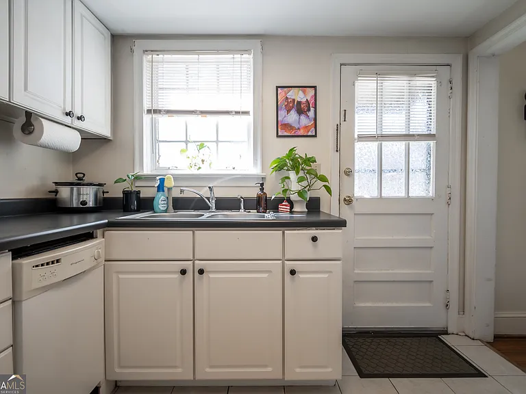 1449 S Milledge Ave — Photo 8