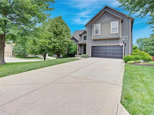 6325 Lakecrest Dr, Shawnee, KS 66218