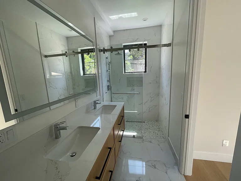 Masterbed Suite Bathroom