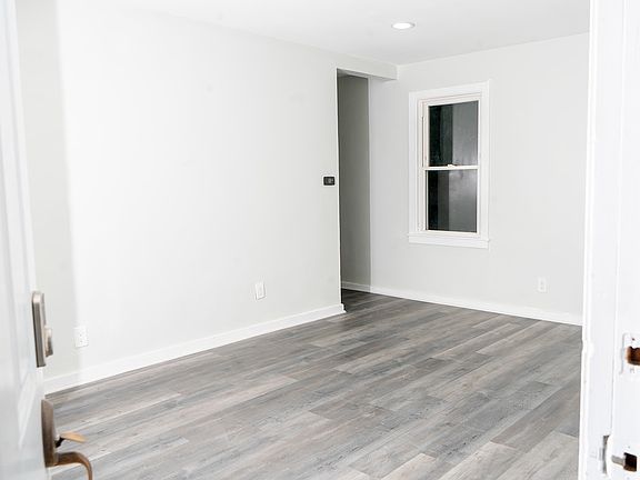 5th image of 103 Hawthorne Dr #103