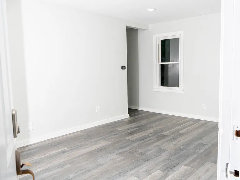 103 Hawthorne Dr #103 — Photo 5