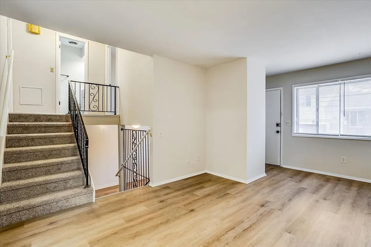 Building Photo - 3107 E Funston St