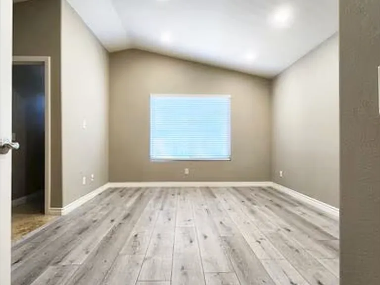 948 Bingham Dr — Photo 12