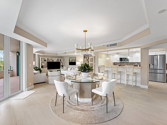 2nd image of 100 SE 5th Avenue #404