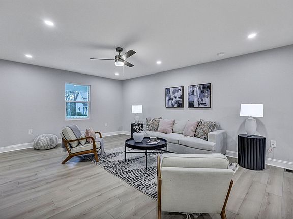 4th image of 828 Longbranch Dr