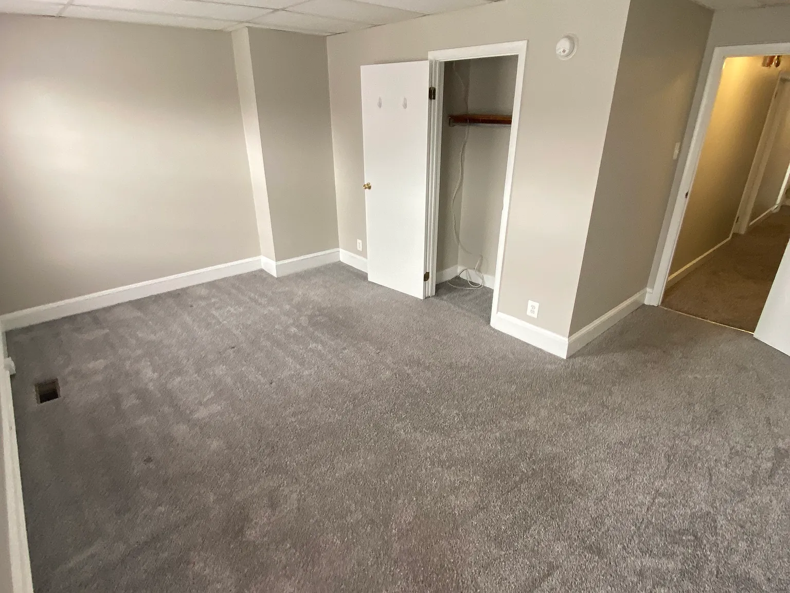 7 bed, 2266 sqft, $6,825 — Photo 3