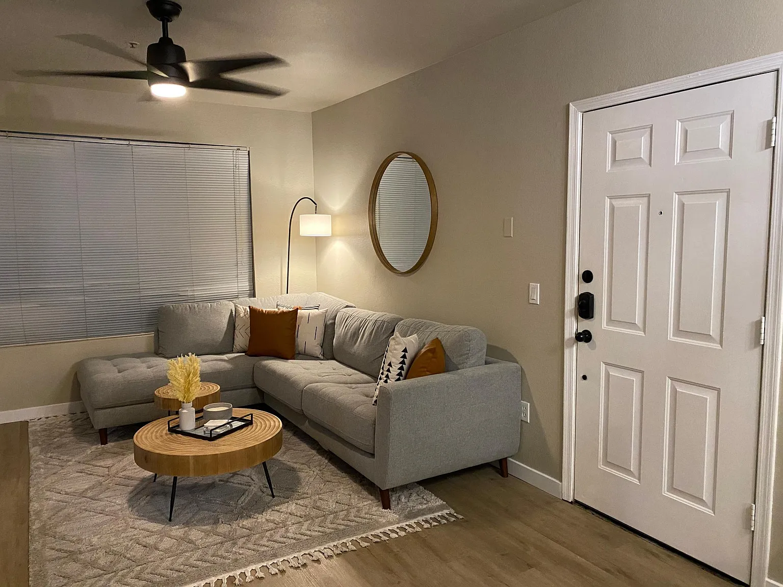 4925 E Desert Cove Ave — Photo 2