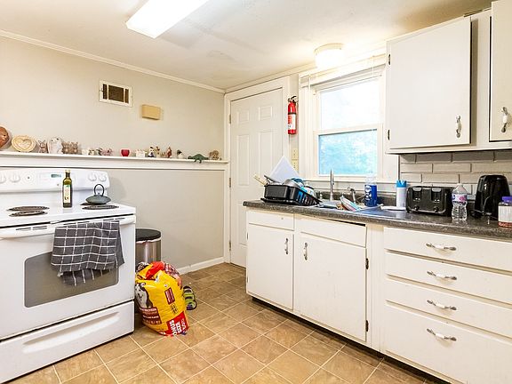 3rd image of 2201 W Parkway Dr