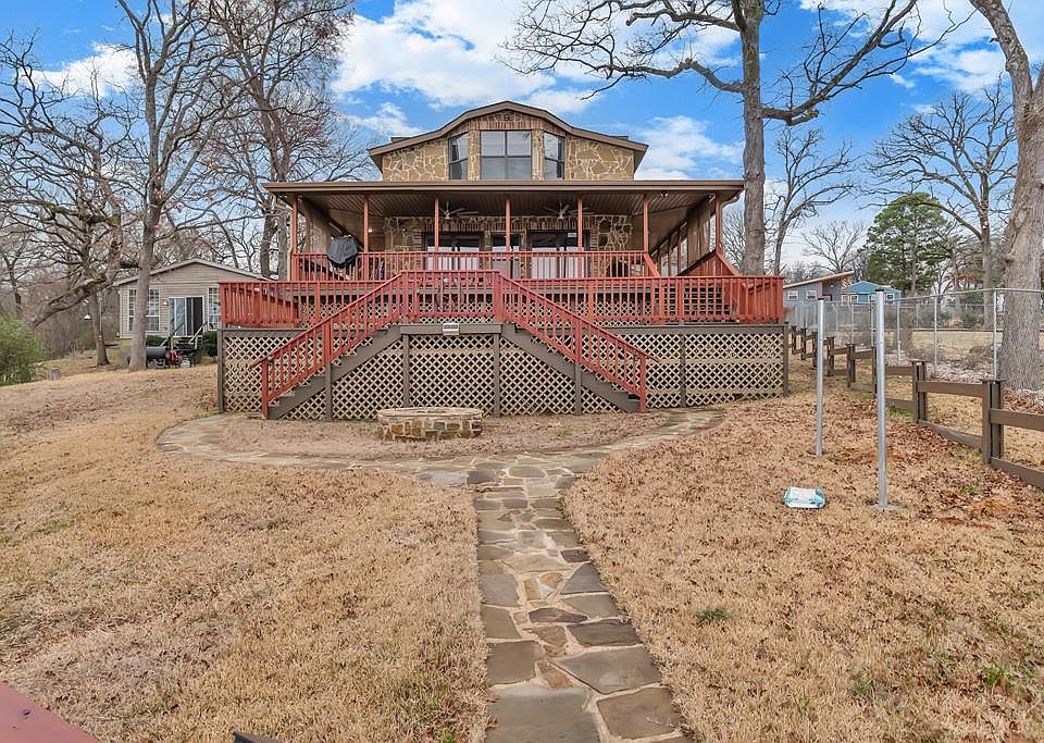 1st image of 225 Oakwood Cir