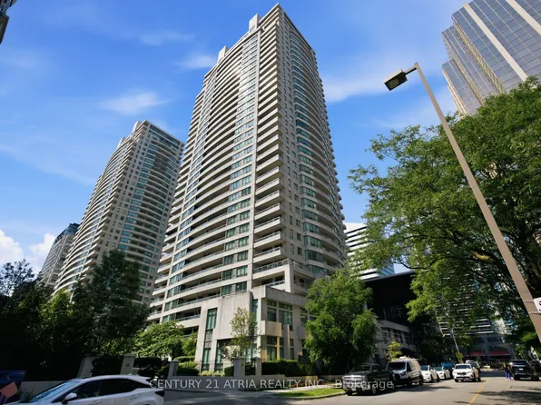 23 Hollywood Ave #Penthouse 202, Toronto, ON M2N 7L8