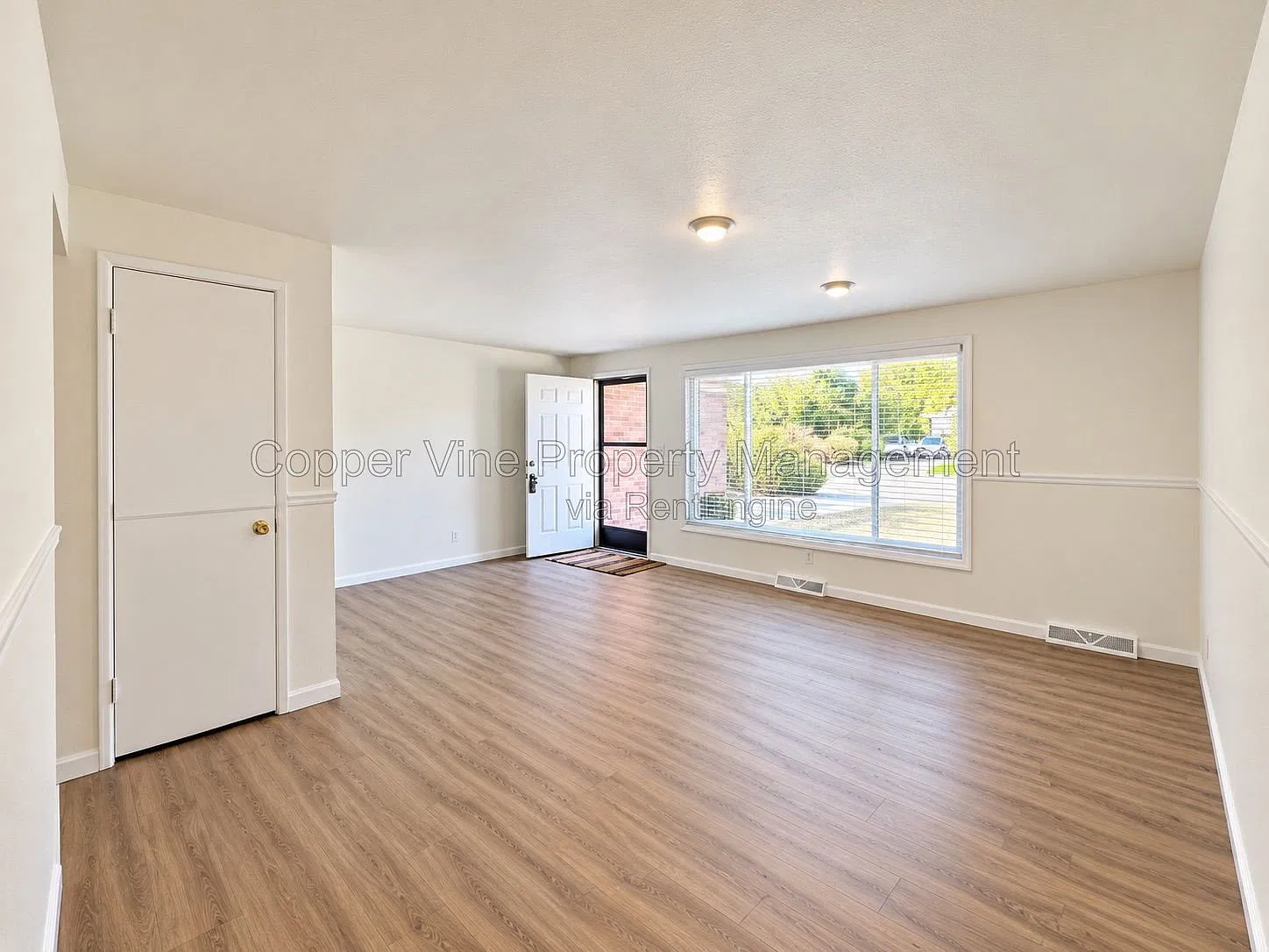3 bed, 1.0 bath, 2096 sqft, $2,405 — Photo 4