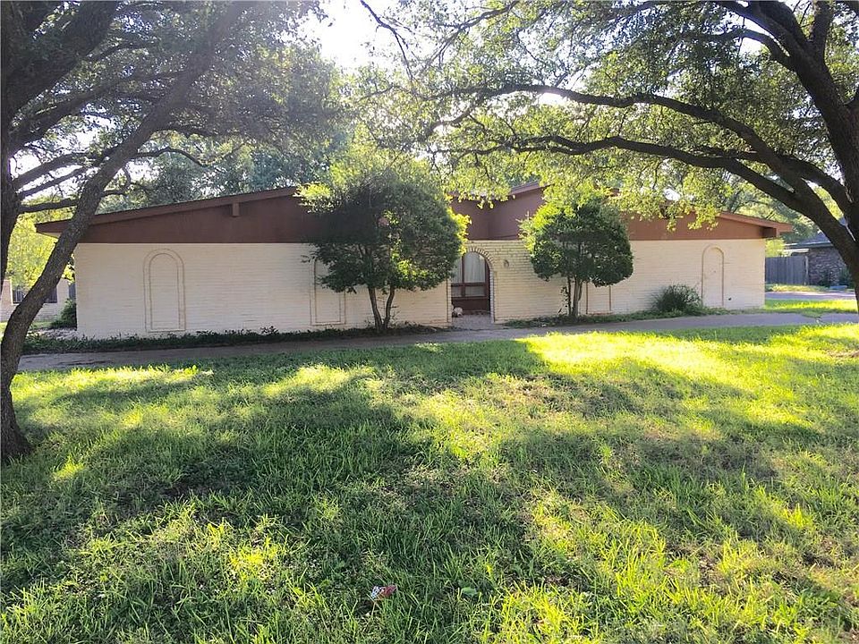 1st image of 2113 Brook Hollow Dr